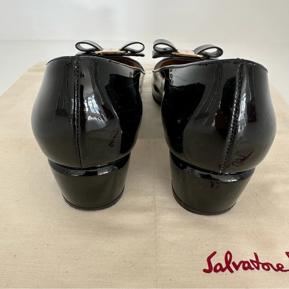 Ferragamo Vara Bow Low-Heel Pumps Patent Leather - Picture 5 of 9